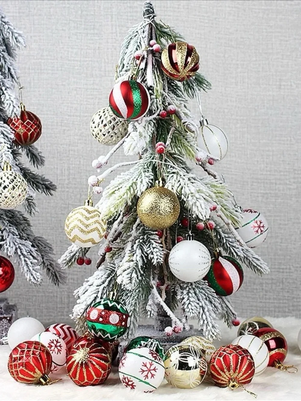 Festive Christmas Ornament Set - Red, Green & White Holiday Baubles ( )